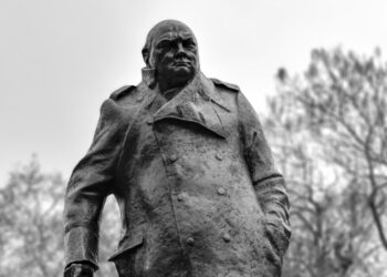 the-economist-|-retorica-razboiului-s-a-schimbat,-dar-in-sens-rau:-de-la-discursuri-istorice-la-mesaje-inspirate-din-filme