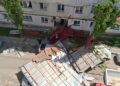 un-barbat-din-husi,-in-stare-grava-dupa-ce-acoperisul-unui-bloc-a-cazut-peste-el-/-ravagii-in-moldova-din-cauza-vantului-–-hotnews.ro