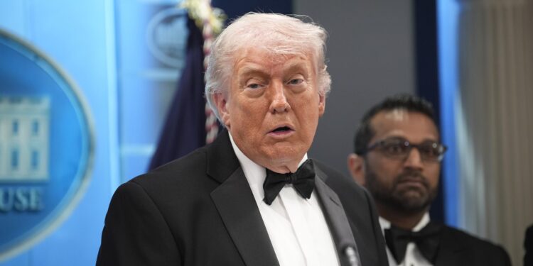 atacatorul-de-la-cina-corespondentilor-il-viza-pe-trump-manifestul-suspectului-a-fost-gasit-in-camera-de-hotel-cum-a-justificat-cole-allen-atentatul-–-hotnews.ro