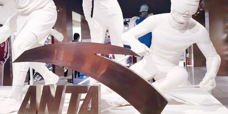 marca-sportiva-din-china-care-se-lupta-cu-nike-si-adidas-–-hotnews.ro