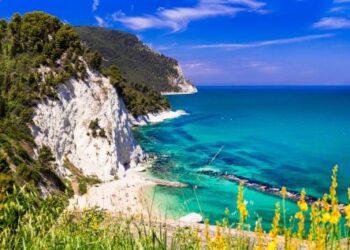 sase-locuri-din-italia-cu-cele-mai-frumoase-plaje-salbatice-si-gratuite