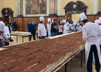 un-grup-de-cofetari-italieni-au-preparat-cel-mai-mare-tiramisu