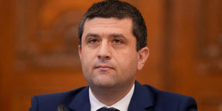 radu-miruta:-cinci-loturi-de-autostrada-din-a7-si-a8-risca-sa-piarda-finantarea