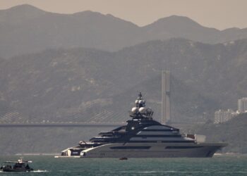 un-superiaht-rusesc-navigheaza-prin-stramtoarea-ormuz-in-ciuda-blocadei-–-hotnews.ro