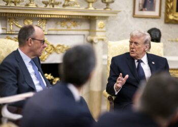 trump-a-rabufnit-la-adresa-lui-merz,-dupa-criticile-dure-privind-razboiul-din-iran-nu-stie-despre-ce-vorbeste-–-hotnews.ro