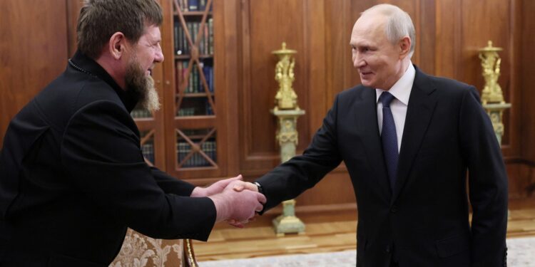 putin-ii-multumeste-lui-kadirov-pentru-cei-zeci-de-mii-de-ceceni-care-lupta-eroic-in-ucraina-–-hotnews.ro