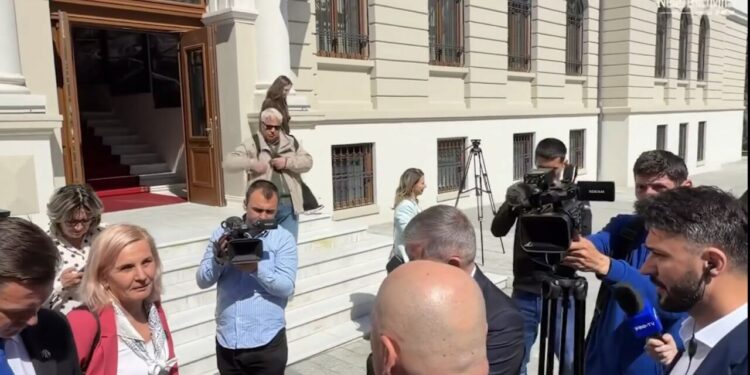 bolojan,-luat-la-rost,-la-suceava:-„va-intereseaza-doar-politica?