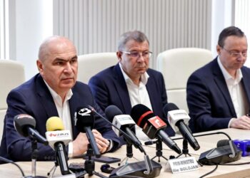 bolojan:-primul-contract-finantat-din-safe,-semnat-la-suceava-pentru-a7