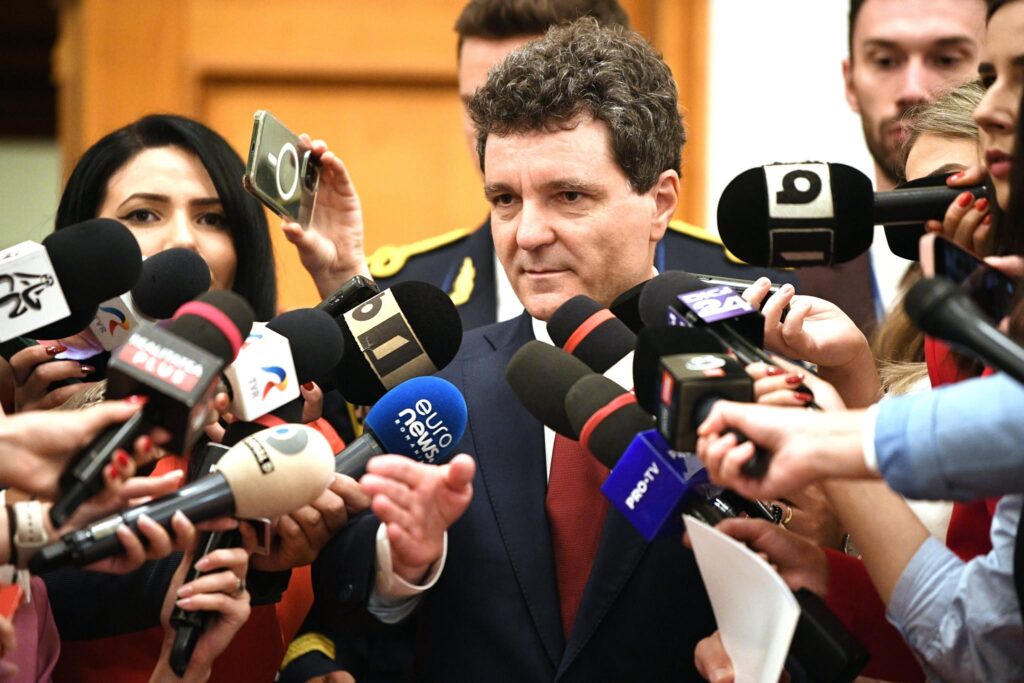 un-fost-lider-pnl-crede-ca-nicusor-dan-nu-putea-sa-faca-mai-mult-in-actuala-criza,-din-doua-motive-un-hopa-mitica-in-politica-romaneasca-–-hotnews.ro