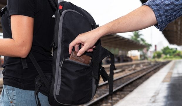 cele-mai-frecvente-escrocherii-la-care-turistii-trebuie-sa-fie-atenti-in-timpul-calatoriilor