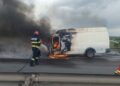 o-autoutilitara-a-luat-pe-foc-pe-a1,-pe-directia-bucuresti-pitesti.-traficul-rutier-a-fost-restrictionat-in-zona-localitatii-argesene-cateasca