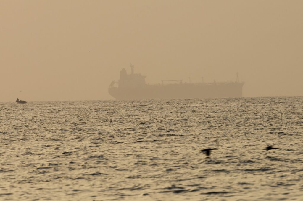 petrolier-capturat-de-pirati-in-largul-coastelor-yemenului:-mt-eureka-se-indreapta-fortat-spre-somalia-–-hotnews.ro