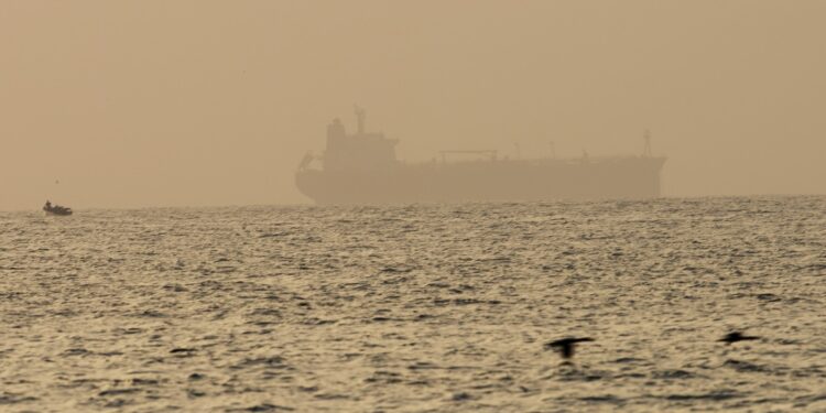 petrolier-capturat-de-pirati-in-largul-coastelor-yemenului:-mt-eureka-se-indreapta-fortat-spre-somalia-–-hotnews.ro