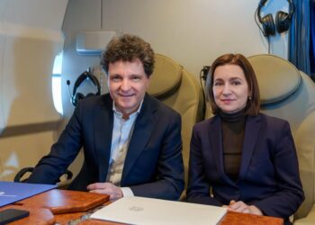 nicusor-dan,-alaturi-de-maia-sandu-in-drum-spre-reuniunea-comunitatii-politice-europene-de-la-erevan