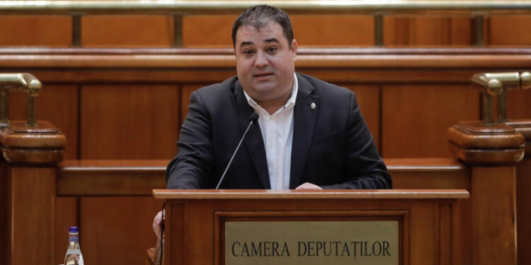 oana-gheorghiu-a-publicat-raspunsul-primit-de-la-deputatul-psd-adrian-solomon-dupa-apelul-ei-catre-parlamentari-inaintea-motiunii-–-hotnews.ro