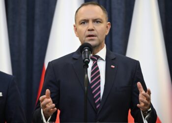 karol-nawrocki-vrea-rescrierea-constitutiei-poloniei-si-numeste-un-consiliu-special-donald-tusk:-incepeti-prin-a-o-respecta-pe-cea-actuala-–-hotnews.ro