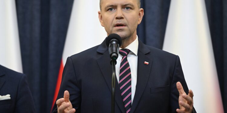 karol-nawrocki-vrea-rescrierea-constitutiei-poloniei-si-numeste-un-consiliu-special-donald-tusk:-incepeti-prin-a-o-respecta-pe-cea-actuala-–-hotnews.ro