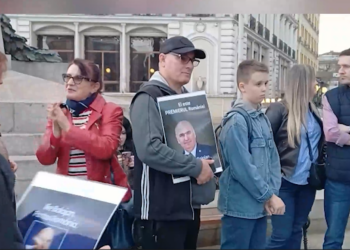 cateva-zeci-de-ieseni-au-iesit-si-ei-in-strada-sa-il-sustina-pe-bolojan