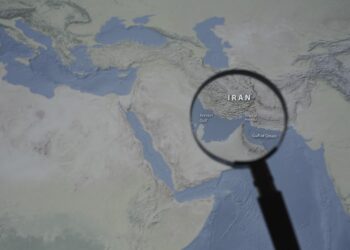 sua-vor-ghida-navele-blocate-prin-stramtoarea-ormuz-15000-de-militari,-distrugatoare-cu-rachete-si-peste-100-de-aeronave-vor-fi-implicate-–-hotnews.ro