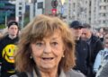 ana-blandiana,-la-mitingul-de-sustinere-a-lui-bolojan:-nimeni-nu-are-interes-ca-motiunea-sa-treaca