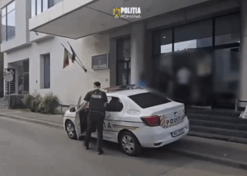politistii-au-retinut-doi-tineri-care-dansau-pe-morminte,-in-cimitirul-bellu.-este-vorba-de-o-femeie-de-24-de-ani-si-un-adolescent-de-19-ani