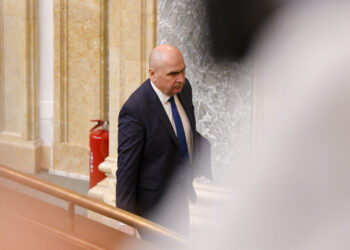 zi-critica-pentru-bolojan:-motiunea-psd-aur-poate-rasturna-guvernul.-ultimele-calcule