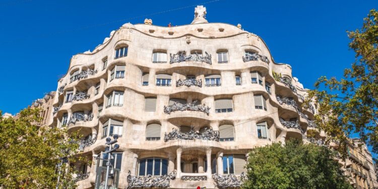 povestea-femeii-care-traieste-intr-un-apartament-din-casa-mila