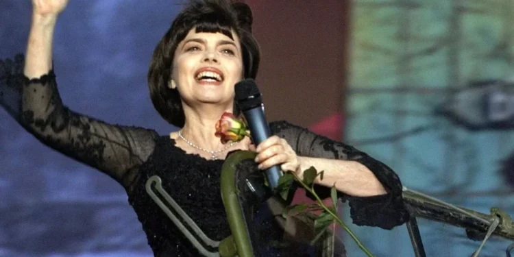 mireille-mathieu-ambasadoare-a-culturii-franceze-–-gazeta-de-sud