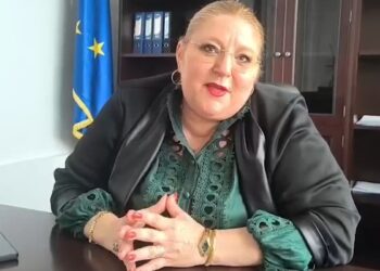 diana-sosoaca-spune-ca-este-acuzata-ca-a-aprins-lumanari-la-morti