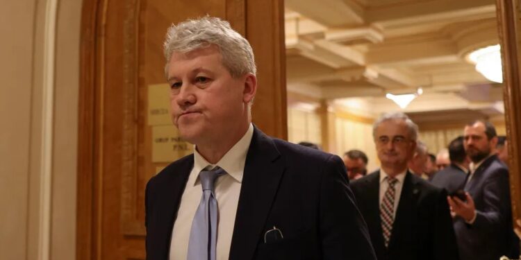 lider-usr:-mai-bine-mi-as-taia-mana-decat-sa-il-votez-pe-predoiu-premier-senatorul-acuza-un-puci-nereusit-in-pnl-–-hotnews.ro