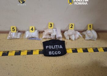 familie-din-braila,-intre-care-un-adolescent-minor,-retinuta-pentru-trafic-de-droguri-de-mare-risc.-aproape-10-kg-de-substante-interzise,-de-vanzare