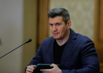 dragos-patraru-a-aratat-mesajul-pe-care-i-l-a-trimis-lui-bolojan,-dupa-motiunea-care-a-trantit-guvernul-ce-raspuns-a-primit-–-hotnews.ro