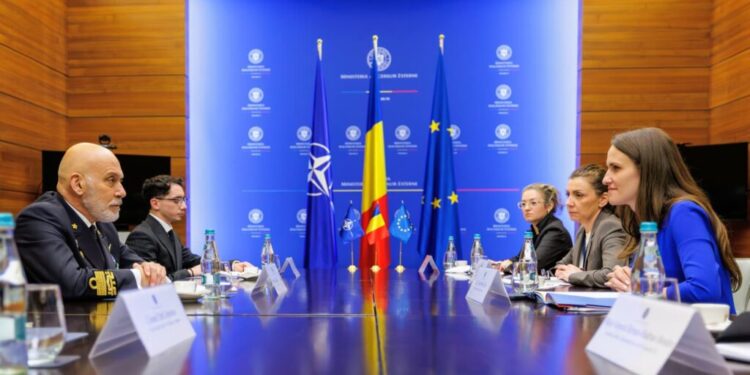 oana-toiu-si-seful-comitetului-militar-nato,-discutii-la-bucuresti-despre-securitatea-marii-negre-si-amenintarile-cu-drone