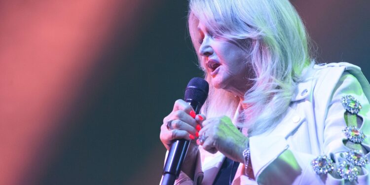 bonnie-tyler-se-afla-in-coma-indusa,-dupa-ce-a-fost-operata-de-urgenta-in-portugalia-–-hotnews.ro