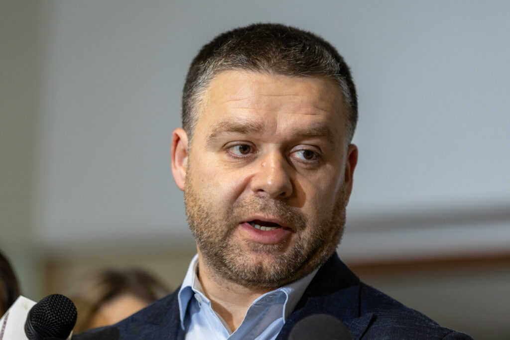 ciprian-ciucu-are-un-mesaj-pentru-factiunea-care-vrea-in-continuare-la-guvernare-drum-bun!-–-hotnews.ro