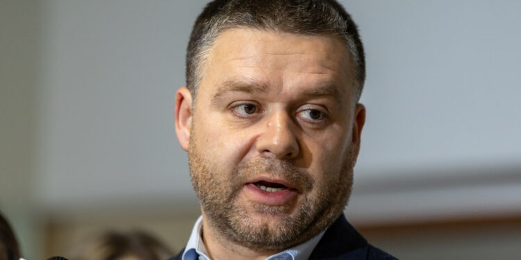 ciprian-ciucu-are-un-mesaj-pentru-factiunea-care-vrea-in-continuare-la-guvernare-drum-bun!-–-hotnews.ro