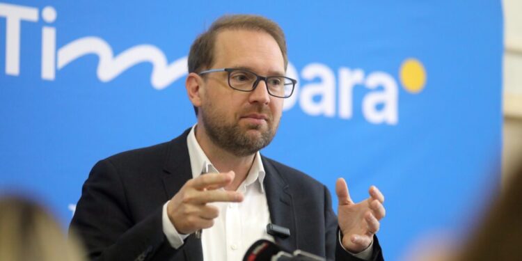 dominic-fritz,-sustinere-pentru-oana-toiu-dupa-decizia-privind-o-asociatie-controlata-de-adrian-nastase:-a-si-inceput-cuibul-de-viespi-sa-se-agite