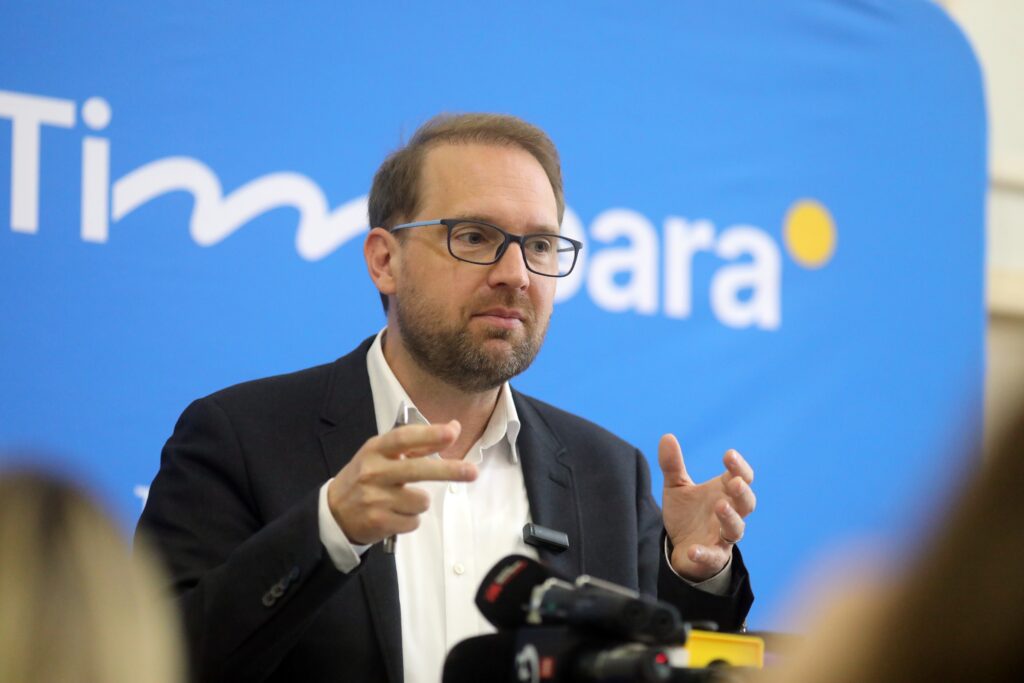 dominic-fritz,-sustinere-pentru-oana-toiu-dupa-decizia-privind-o-asociatie-controlata-de-adrian-nastase:-a-si-inceput-cuibul-de-viespi-sa-se-agite
