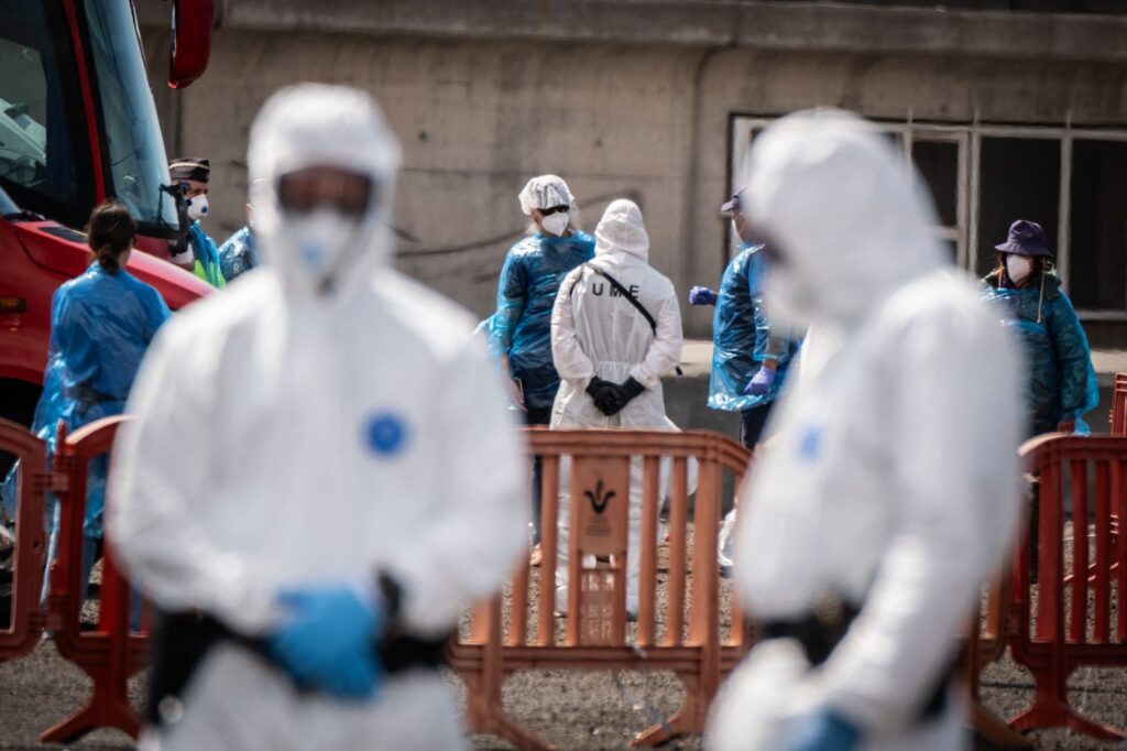unul-dintre-francezii-repatriati-de-pe-nava-cu-hantavirus-a-prezentat-simptome-in-avion-toti-au-fost-plasati-in-izolare-stricta-–-hotnews.ro