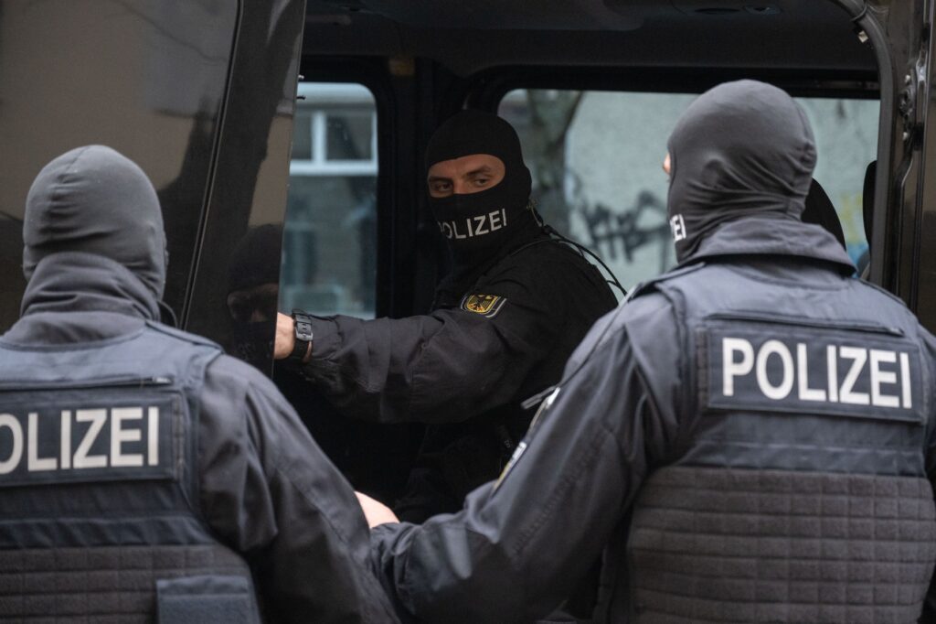 adolescent-suspectat-ca-pregatea-un-atac-terorist-in-germania-tintele-pe-care-le-viza-–-hotnews.ro