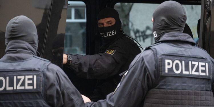 adolescent-suspectat-ca-pregatea-un-atac-terorist-in-germania-tintele-pe-care-le-viza-–-hotnews.ro