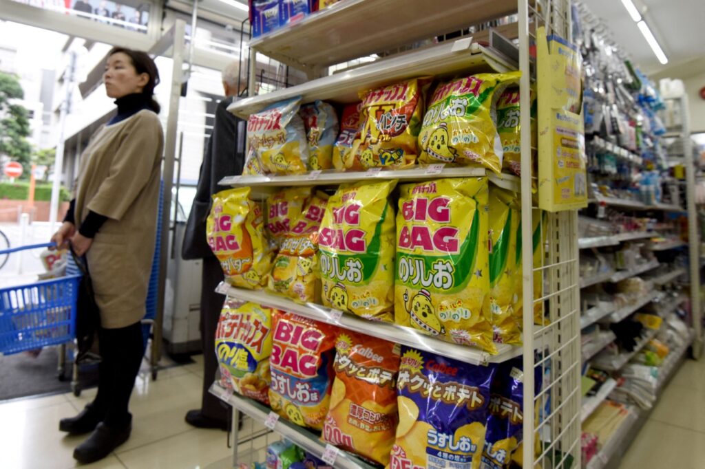 o-decizie-a-unui-gigant-producator-de-chipsuri-face-senzatie-in-japonia-afectat-de-razboiul-din-iran,-acum-schimba-ambalajele-–-hotnews.ro