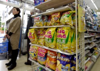 o-decizie-a-unui-gigant-producator-de-chipsuri-face-senzatie-in-japonia-afectat-de-razboiul-din-iran,-acum-schimba-ambalajele-–-hotnews.ro