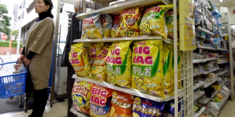 o-decizie-a-unui-gigant-producator-de-chipsuri-face-senzatie-in-japonia-afectat-de-razboiul-din-iran,-acum-schimba-ambalajele-–-hotnews.ro