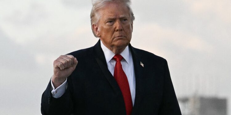 trump-spune-ca-tara-pe-care-a-amenintat-ca-o-va-prelua-merge-intr-o-singura-directie-si-ca-este-stat-esuat-–-hotnews.ro