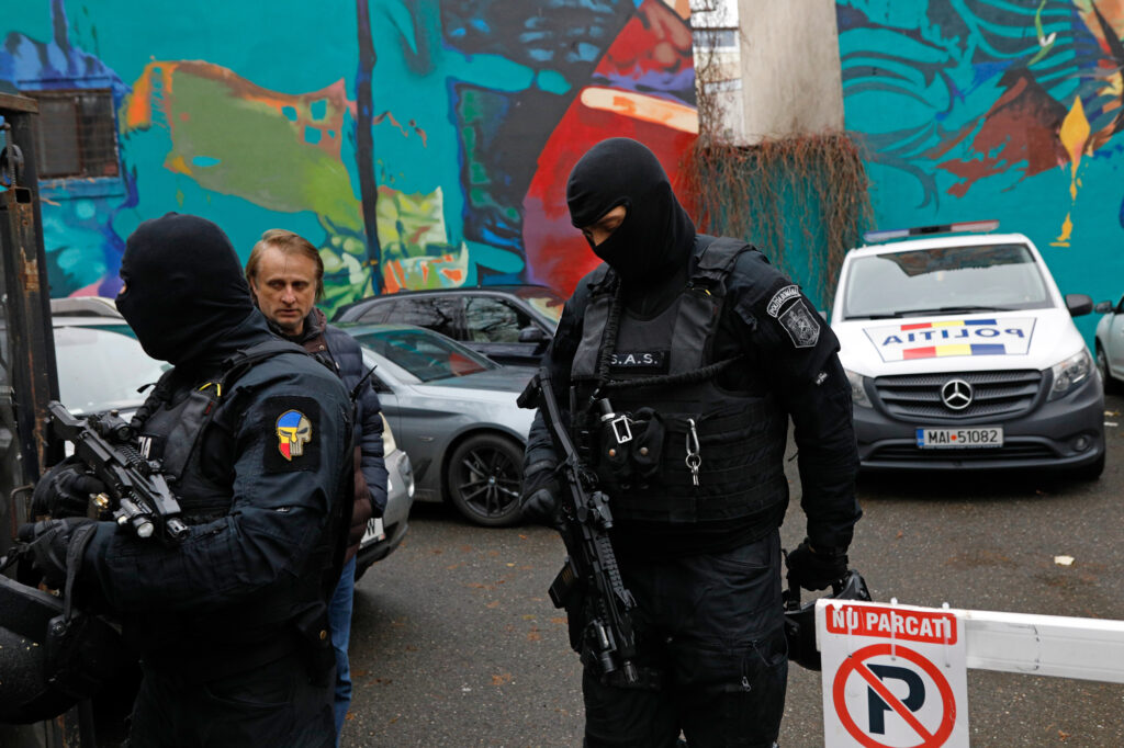 perchezitii-la-doi-procurori-din-constanta-suspectati-de-trafic-de-influenta-in-trecut,-au-fost-acuzati-ca-au-incercat-sa-scape-un-inculpat-celebru-–-hotnews.ro