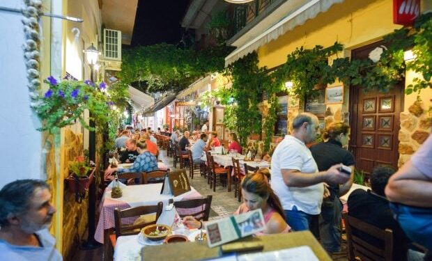 cat-a-platit-o-familie-de-romani-pentru-masa-de-pranz-in-thassos:-mai-ieftin-decat-pe-litoralul-romanesc?