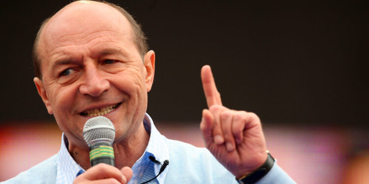 basescu-il-pulverizeaza-pe-bolojan:-si-ei-sunt-la-fel-de-sobolani,-chiar-daca-actioneaza-un-intrerupator