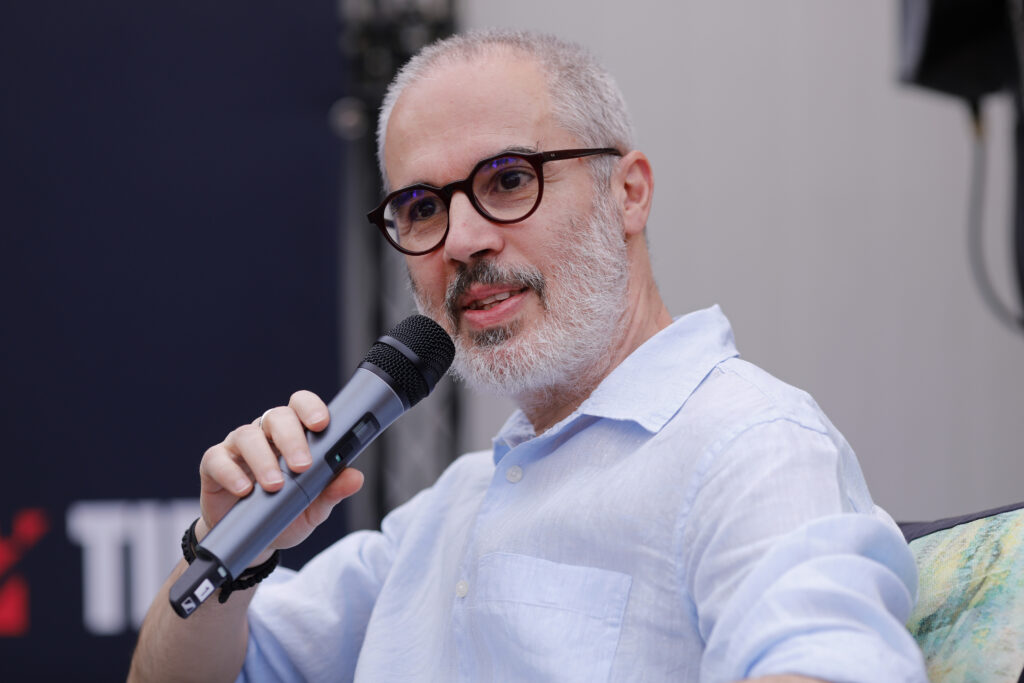 interviu-cu-mihnea-maruta-omul-care-a-explicat-in-romania-teoria-the-network-state-avertizeaza-ca-am-crescut-o-generatie-careia-nu-ii-lipseste-nimic-si-ea-este-cea-mai-nefericita-generatie-–-hotnews.ro