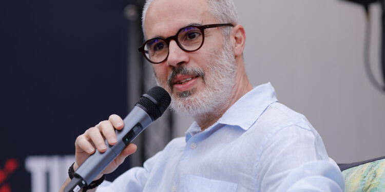 interviu-cu-mihnea-maruta-omul-care-a-explicat-in-romania-teoria-the-network-state-avertizeaza-ca-am-crescut-o-generatie-careia-nu-ii-lipseste-nimic-si-ea-este-cea-mai-nefericita-generatie-–-hotnews.ro